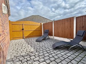 Side Garden/Parking- click for photo gallery